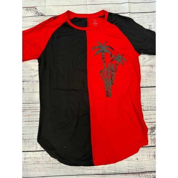 Salty Savage Unisex 'Rock On' Two Tone Oversized Crew Tee in Red/Black Size XS - Picture 1 of 4